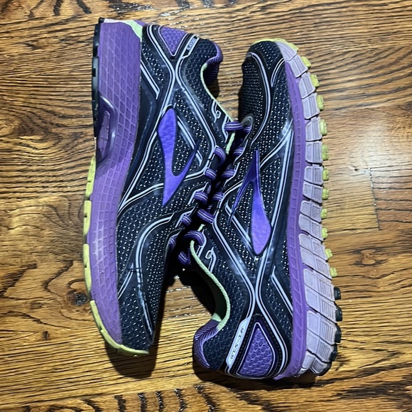 Brooks women’s sneakers - Picture 3 of 6